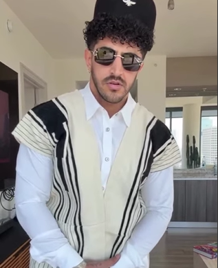 هدیه پویان مختاری به آیسان اسلامی