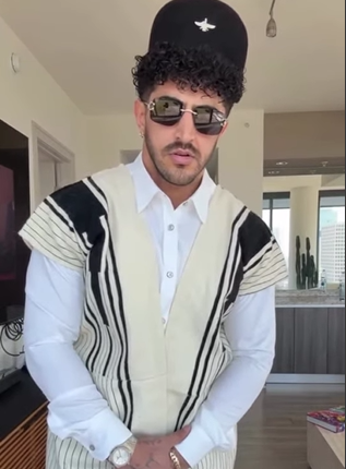 هدیه پویان مختاری به آیسان اسلامی